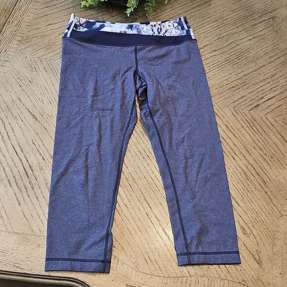 Lululemon crop legging size 6 - Picture 9 of 9